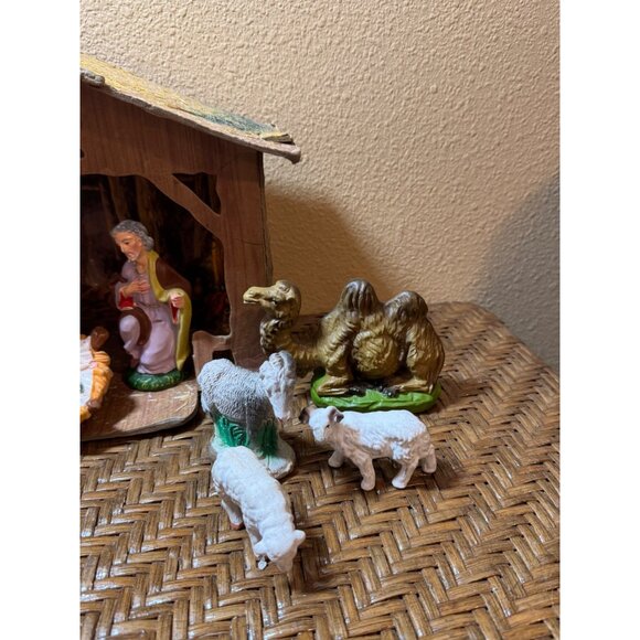 Vintage Hand-Painted Nativity Scene Set Of 12 Figurines And A Manger - Picture 3 of 15